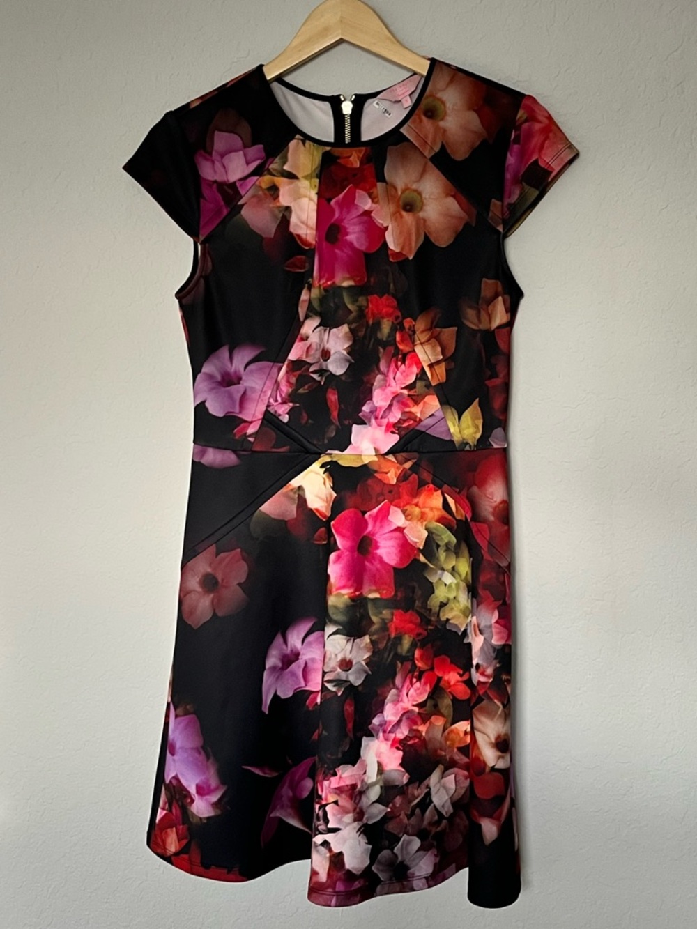 Ted Baker London Floral Fit Flare Dress Black Satin Cap Sleeve Skater Size Sm